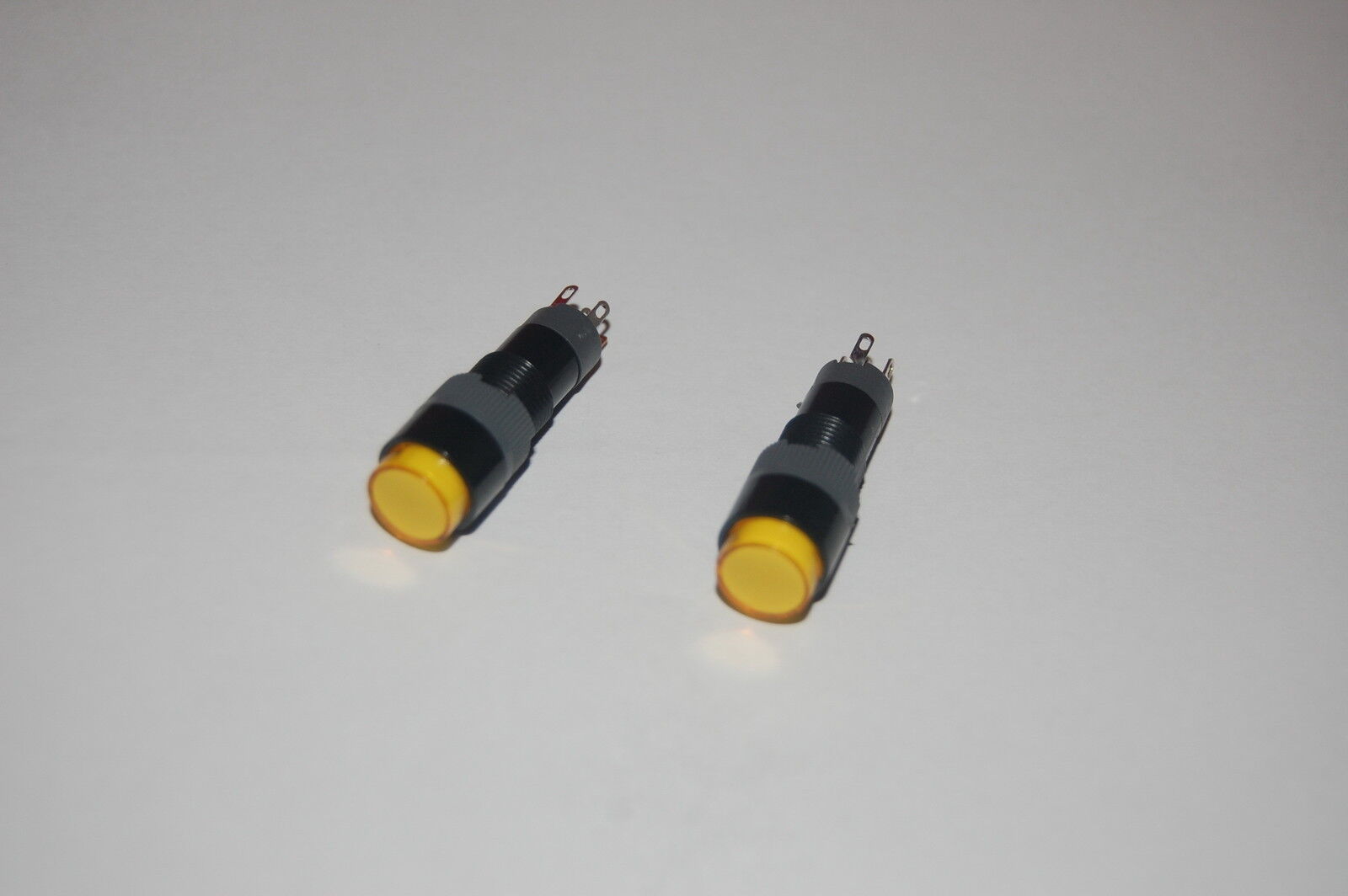2PCS 10MM Yellow ROUND  Momentary PUSH BUTTON  LED ILLUMINATED 110V AC 5 PINS