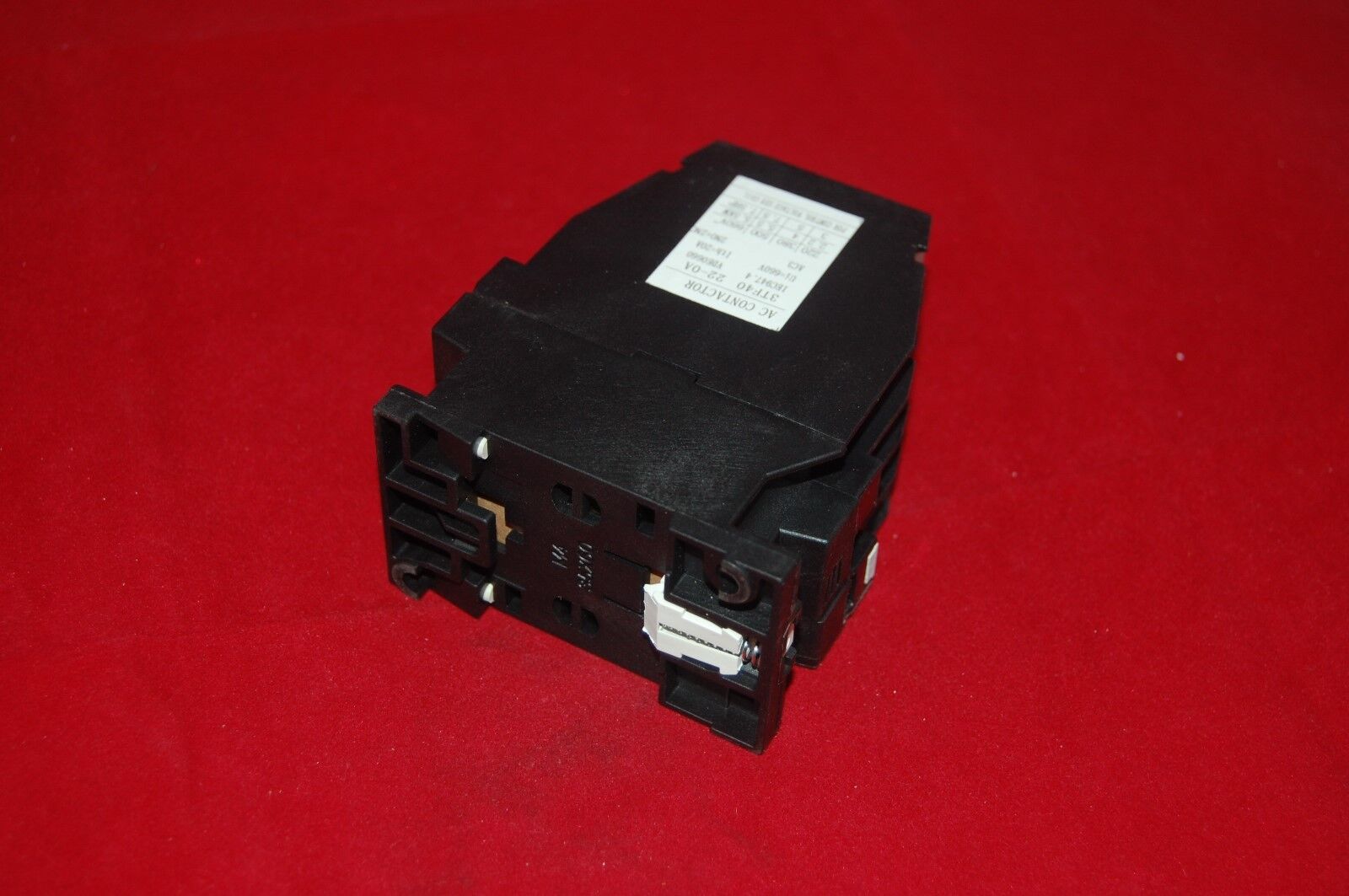 1pc New FITS 3TF40 22 AC CONTACTOR 9A COIL 220V AC 50/60HZ