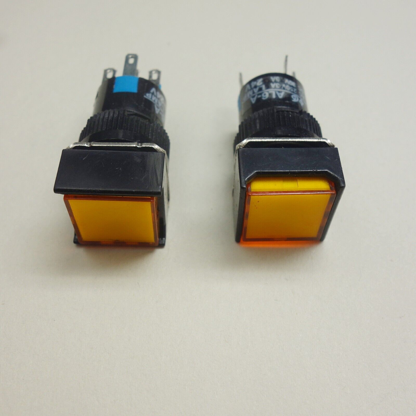 2PCS 16MM Square Yellow LED ILLUMINATED Momentary PUSH BUTTON 2NO/2NC 2POLES LA