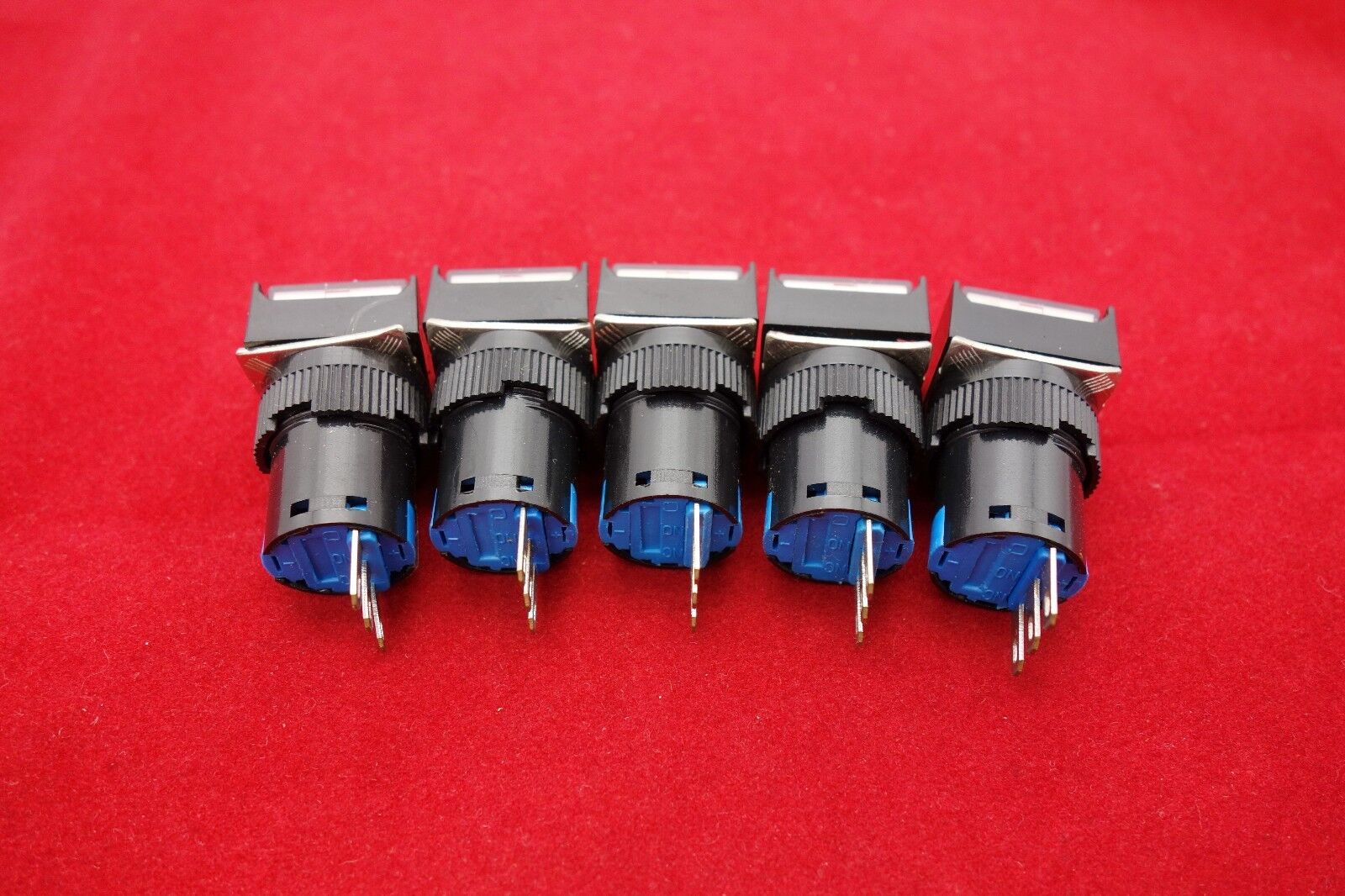 5PCS 16MM White Square Maintained PUSH BUTTON 3 Pins 250V AC 3A / DC 30V 5A