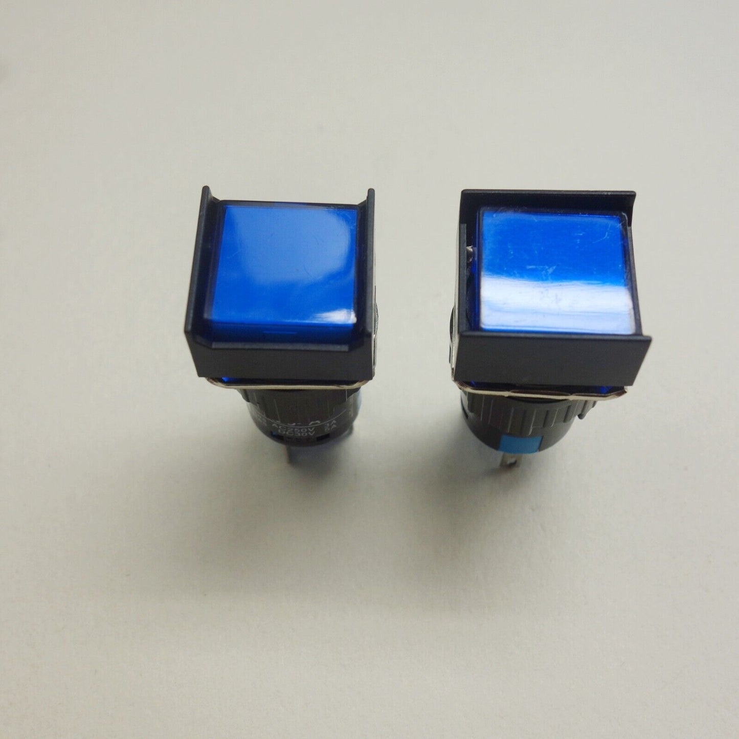 2PCS 16MM Square Blue LED ILLUMINATED Latching PUSH BUTTON 2NO/2NC 2POLES LA