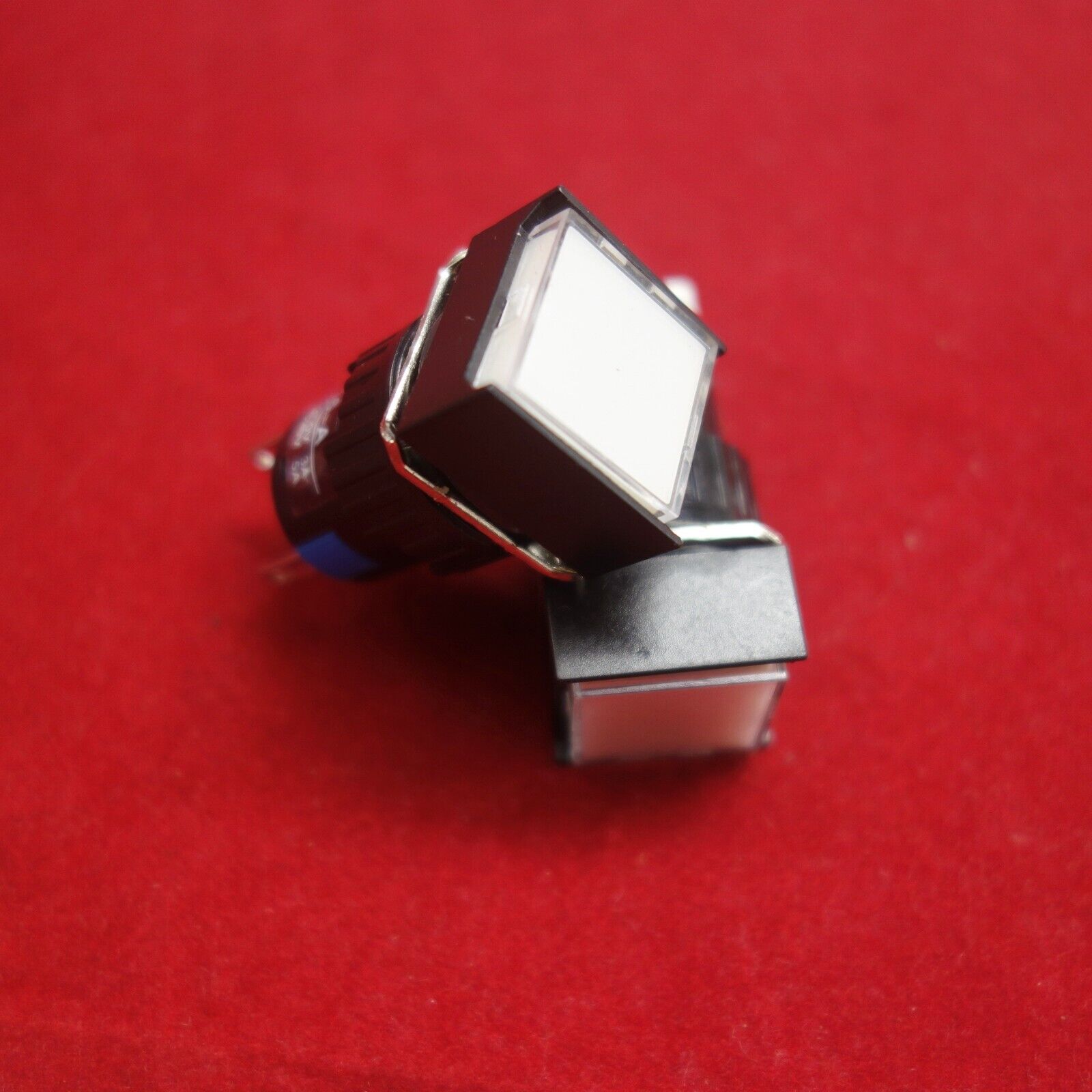 2PCS 16MM Square White LED ILLUMINATED Latching PUSH BUTTON 2NO/2NC 2POLES LA