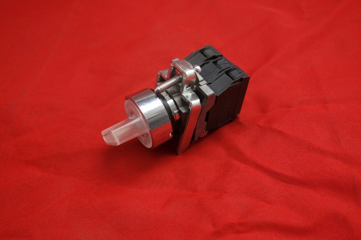 22mm 24V White ILLUMINATED Select switch 2 Position Maintained Fits XB4 BK121B5