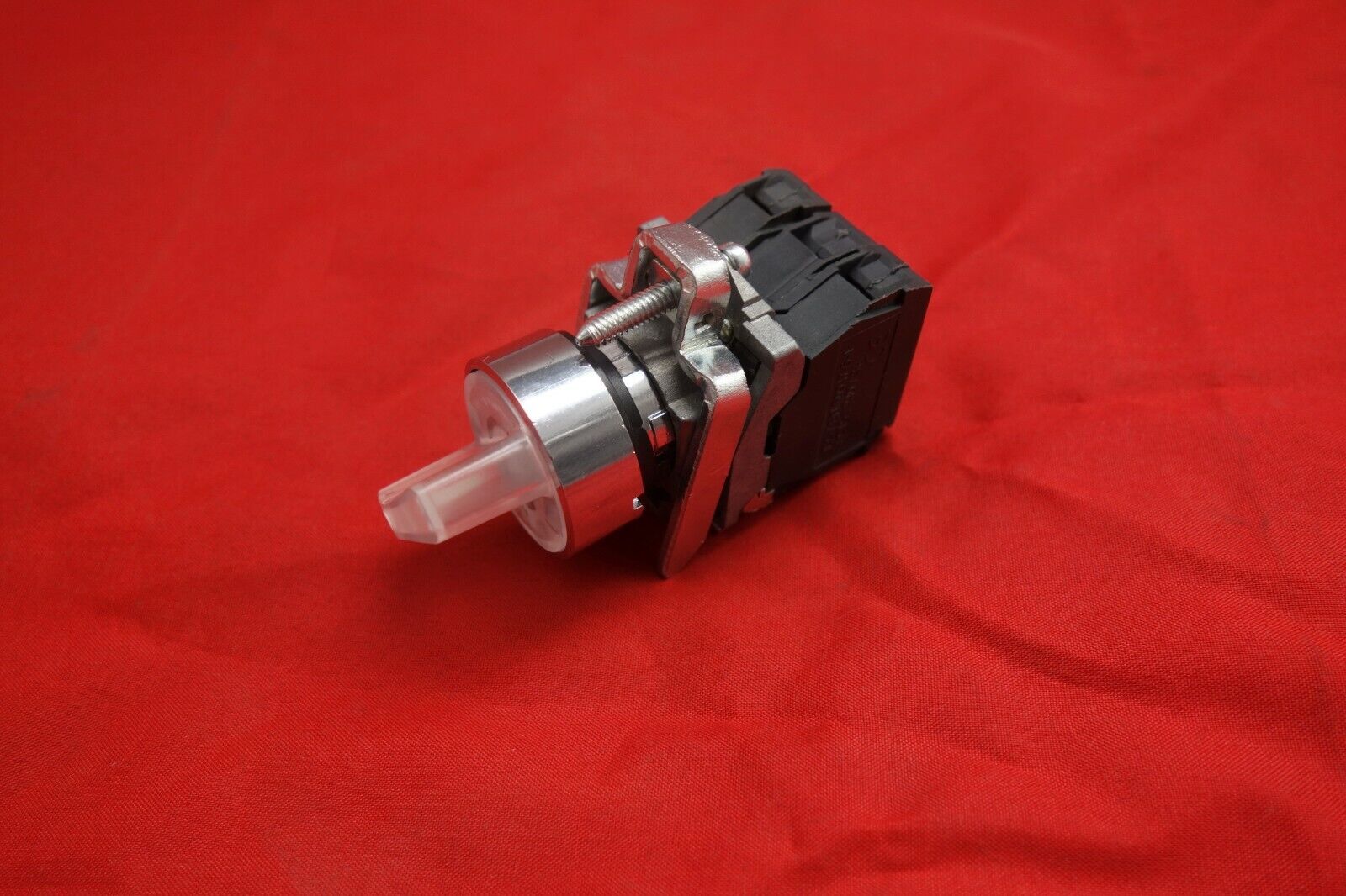 22mm 24V White ILLUMINATED Select switch 2 Position Maintained Fits XB4 BK121B5