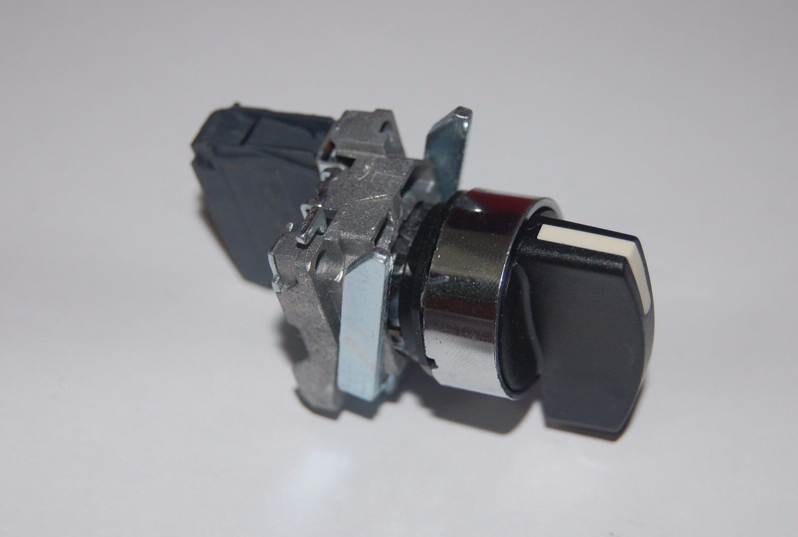 1PC 22mm Long Handle Selector switch 2 Position Fits XB4BJ21  1N/O  MAINTAINED