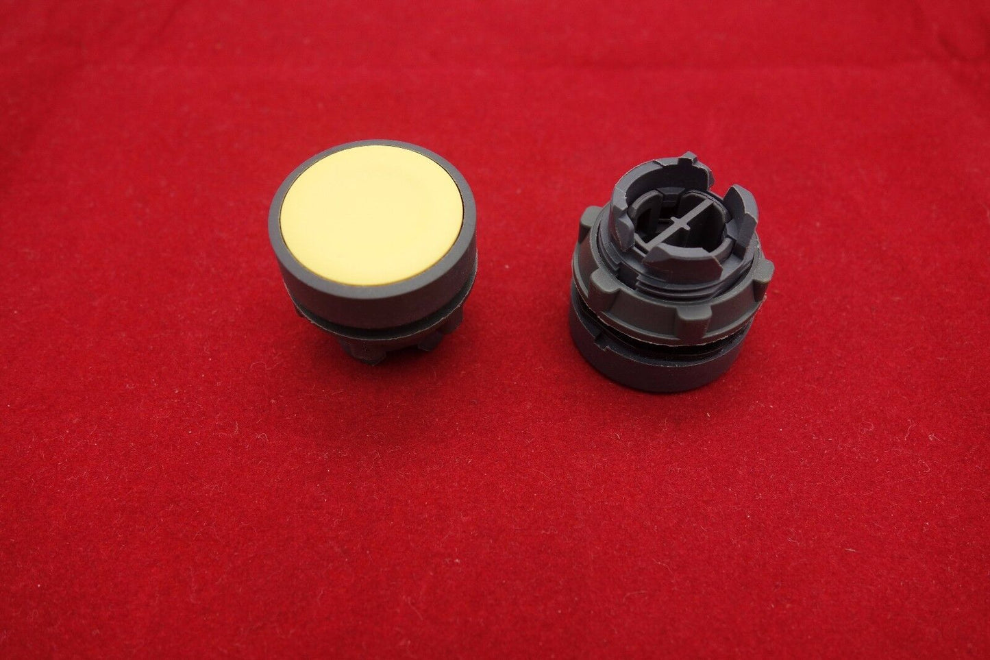 2PC 22MM PUSHBUTTON SWITCH HEAD FITS ZB5 AA5 Yellow color for XB5AA51 Parts