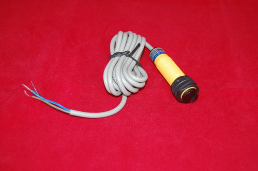 E3F-DS10C4 diffuse type photoelectric switch NPN NO 6-36V DC M18 Range 10CM